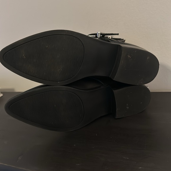 NEW Steve Madden Black Western Style Ankle Boot w. silver buckles point toe - Picture 3 of 9